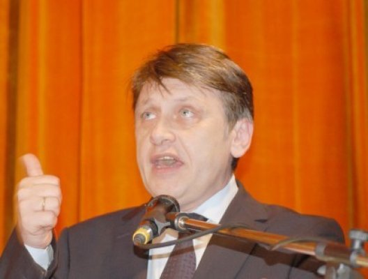 Pe surse: Antonescu îi vrea pe Tăriceanu şi susţinătorii săi afară din PNL